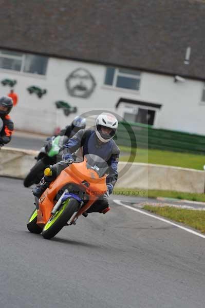 Mallory park Leicestershire;Mallory park photographs;Motorcycle action photographs;event digital images;eventdigitalimages;mallory park;no limits trackday;peter wileman photography;trackday;trackday digital images;trackday photos