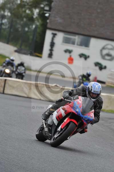 Mallory park Leicestershire;Mallory park photographs;Motorcycle action photographs;event digital images;eventdigitalimages;mallory park;no limits trackday;peter wileman photography;trackday;trackday digital images;trackday photos