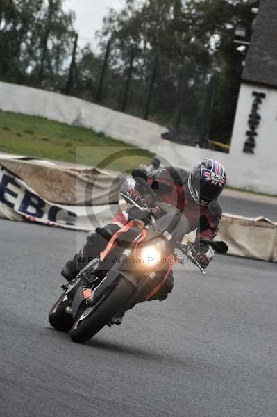 Mallory park Leicestershire;Mallory park photographs;Motorcycle action photographs;event digital images;eventdigitalimages;mallory park;no limits trackday;peter wileman photography;trackday;trackday digital images;trackday photos