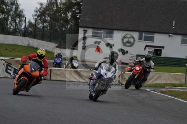 Mallory park Leicestershire;Mallory park photographs;Motorcycle action photographs;event digital images;eventdigitalimages;mallory park;no limits trackday;peter wileman photography;trackday;trackday digital images;trackday photos