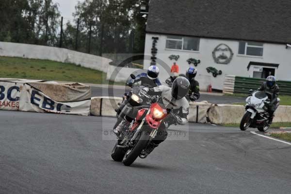 Mallory park Leicestershire;Mallory park photographs;Motorcycle action photographs;event digital images;eventdigitalimages;mallory park;no limits trackday;peter wileman photography;trackday;trackday digital images;trackday photos