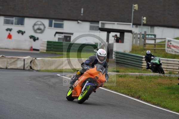 Mallory park Leicestershire;Mallory park photographs;Motorcycle action photographs;event digital images;eventdigitalimages;mallory park;no limits trackday;peter wileman photography;trackday;trackday digital images;trackday photos