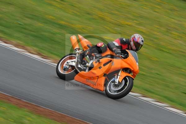 Mallory park Leicestershire;Mallory park photographs;Motorcycle action photographs;event digital images;eventdigitalimages;mallory park;no limits trackday;peter wileman photography;trackday;trackday digital images;trackday photos