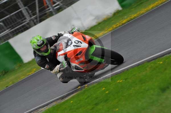 Mallory park Leicestershire;Mallory park photographs;Motorcycle action photographs;event digital images;eventdigitalimages;mallory park;no limits trackday;peter wileman photography;trackday;trackday digital images;trackday photos