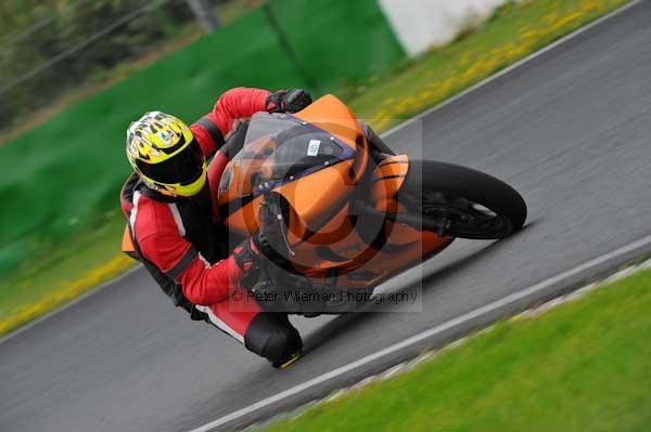 Mallory park Leicestershire;Mallory park photographs;Motorcycle action photographs;event digital images;eventdigitalimages;mallory park;no limits trackday;peter wileman photography;trackday;trackday digital images;trackday photos