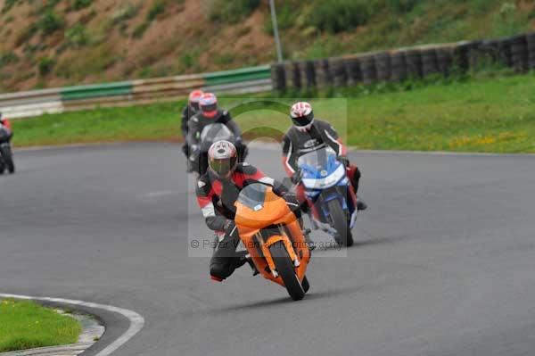 Mallory park Leicestershire;Mallory park photographs;Motorcycle action photographs;event digital images;eventdigitalimages;mallory park;no limits trackday;peter wileman photography;trackday;trackday digital images;trackday photos