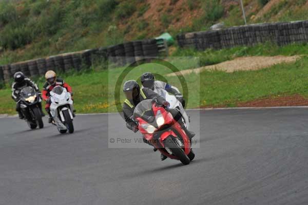 Mallory park Leicestershire;Mallory park photographs;Motorcycle action photographs;event digital images;eventdigitalimages;mallory park;no limits trackday;peter wileman photography;trackday;trackday digital images;trackday photos