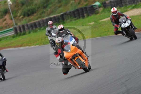 Mallory park Leicestershire;Mallory park photographs;Motorcycle action photographs;event digital images;eventdigitalimages;mallory park;no limits trackday;peter wileman photography;trackday;trackday digital images;trackday photos