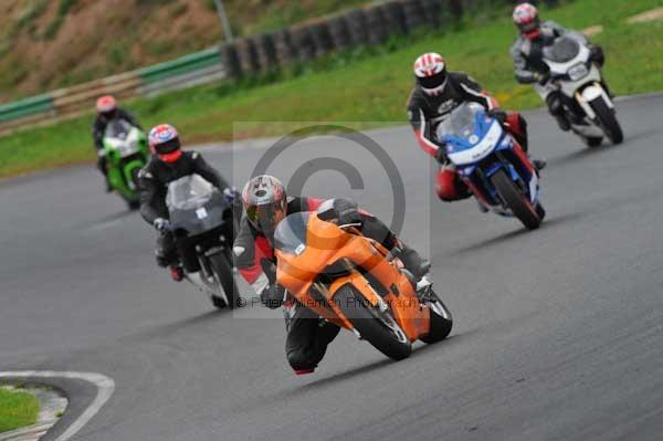 Mallory park Leicestershire;Mallory park photographs;Motorcycle action photographs;event digital images;eventdigitalimages;mallory park;no limits trackday;peter wileman photography;trackday;trackday digital images;trackday photos