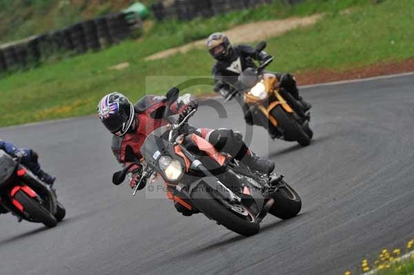 Mallory park Leicestershire;Mallory park photographs;Motorcycle action photographs;event digital images;eventdigitalimages;mallory park;no limits trackday;peter wileman photography;trackday;trackday digital images;trackday photos