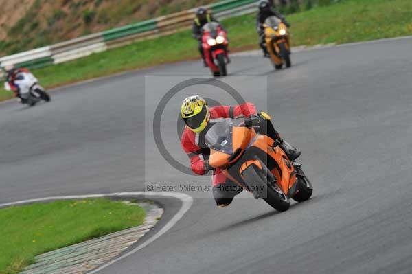 Mallory park Leicestershire;Mallory park photographs;Motorcycle action photographs;event digital images;eventdigitalimages;mallory park;no limits trackday;peter wileman photography;trackday;trackday digital images;trackday photos