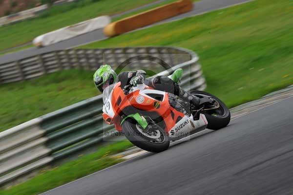 Mallory park Leicestershire;Mallory park photographs;Motorcycle action photographs;event digital images;eventdigitalimages;mallory park;no limits trackday;peter wileman photography;trackday;trackday digital images;trackday photos