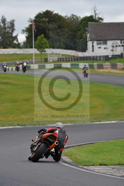 Mallory park Leicestershire;Mallory park photographs;Motorcycle action photographs;event digital images;eventdigitalimages;mallory park;no limits trackday;peter wileman photography;trackday;trackday digital images;trackday photos