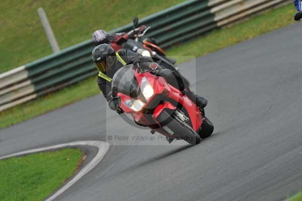 Mallory park Leicestershire;Mallory park photographs;Motorcycle action photographs;event digital images;eventdigitalimages;mallory park;no limits trackday;peter wileman photography;trackday;trackday digital images;trackday photos