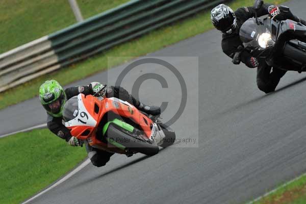 Mallory park Leicestershire;Mallory park photographs;Motorcycle action photographs;event digital images;eventdigitalimages;mallory park;no limits trackday;peter wileman photography;trackday;trackday digital images;trackday photos