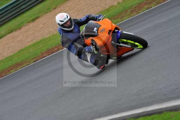 Mallory park Leicestershire;Mallory park photographs;Motorcycle action photographs;event digital images;eventdigitalimages;mallory park;no limits trackday;peter wileman photography;trackday;trackday digital images;trackday photos