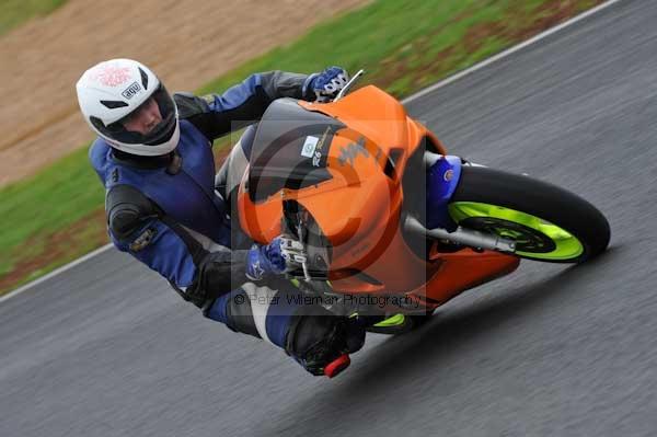 Mallory park Leicestershire;Mallory park photographs;Motorcycle action photographs;event digital images;eventdigitalimages;mallory park;no limits trackday;peter wileman photography;trackday;trackday digital images;trackday photos