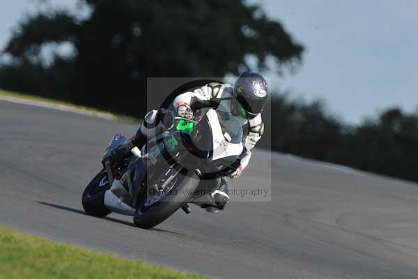 Motorcycle action photographs;Trackday digital images;event digital images;eventdigitalimages;no limits trackday;peter wileman photography;snetterton;snetterton circuit norfolk;snetterton photographs;trackday;trackday photos
