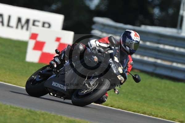 Motorcycle action photographs;Trackday digital images;event digital images;eventdigitalimages;no limits trackday;peter wileman photography;snetterton;snetterton circuit norfolk;snetterton photographs;trackday;trackday photos