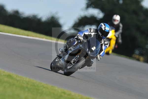 Motorcycle action photographs;Trackday digital images;event digital images;eventdigitalimages;no limits trackday;peter wileman photography;snetterton;snetterton circuit norfolk;snetterton photographs;trackday;trackday photos