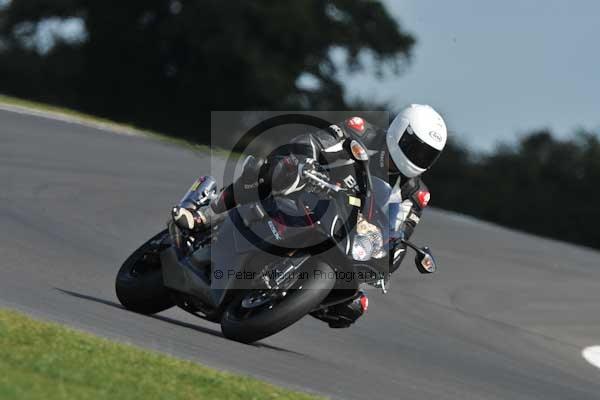 Motorcycle action photographs;Trackday digital images;event digital images;eventdigitalimages;no limits trackday;peter wileman photography;snetterton;snetterton circuit norfolk;snetterton photographs;trackday;trackday photos