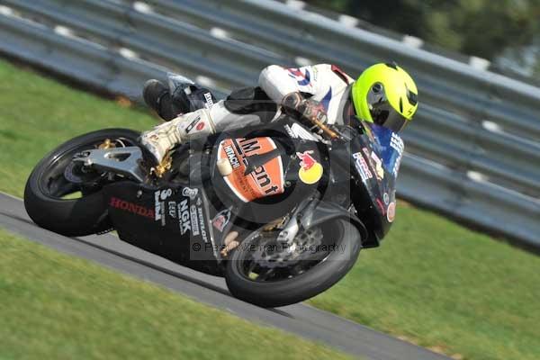 Motorcycle action photographs;Trackday digital images;event digital images;eventdigitalimages;no limits trackday;peter wileman photography;snetterton;snetterton circuit norfolk;snetterton photographs;trackday;trackday photos