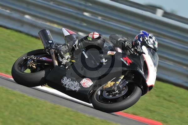 Motorcycle action photographs;Trackday digital images;event digital images;eventdigitalimages;no limits trackday;peter wileman photography;snetterton;snetterton circuit norfolk;snetterton photographs;trackday;trackday photos