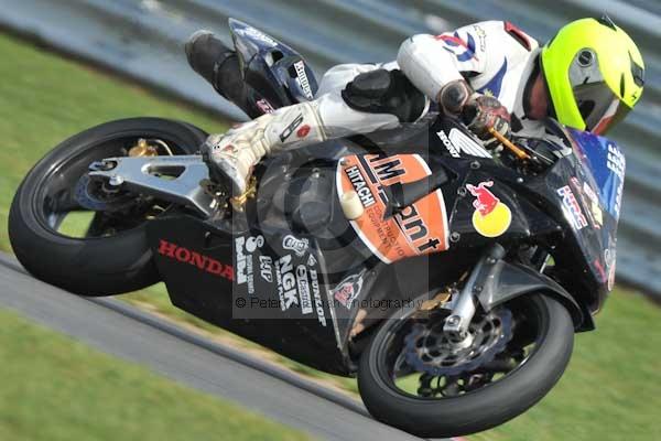 Motorcycle action photographs;Trackday digital images;event digital images;eventdigitalimages;no limits trackday;peter wileman photography;snetterton;snetterton circuit norfolk;snetterton photographs;trackday;trackday photos