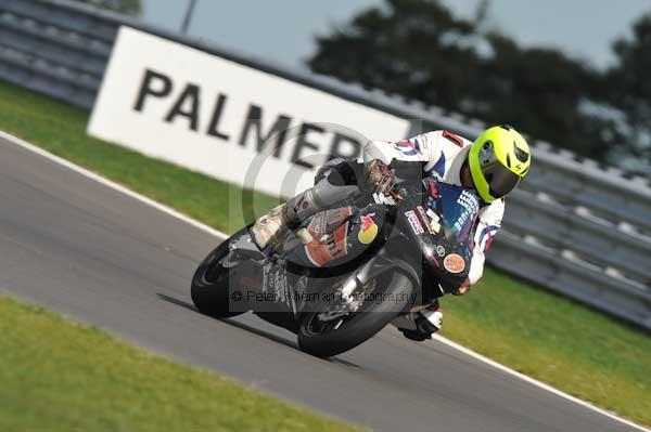 Motorcycle action photographs;Trackday digital images;event digital images;eventdigitalimages;no limits trackday;peter wileman photography;snetterton;snetterton circuit norfolk;snetterton photographs;trackday;trackday photos