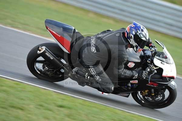 Motorcycle action photographs;Trackday digital images;event digital images;eventdigitalimages;no limits trackday;peter wileman photography;snetterton;snetterton circuit norfolk;snetterton photographs;trackday;trackday photos