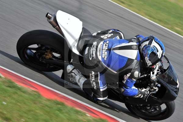 Motorcycle action photographs;Trackday digital images;event digital images;eventdigitalimages;no limits trackday;peter wileman photography;snetterton;snetterton circuit norfolk;snetterton photographs;trackday;trackday photos