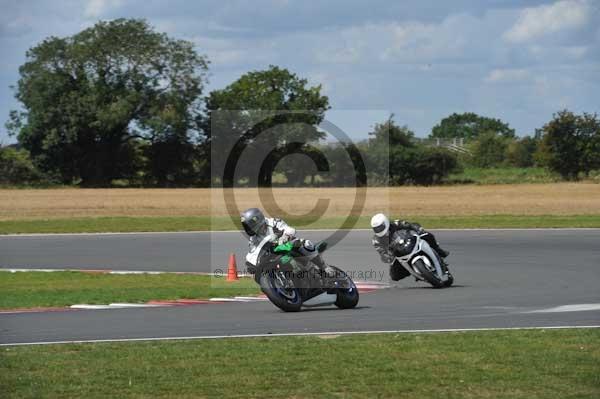 Motorcycle action photographs;Trackday digital images;event digital images;eventdigitalimages;no limits trackday;peter wileman photography;snetterton;snetterton circuit norfolk;snetterton photographs;trackday;trackday photos