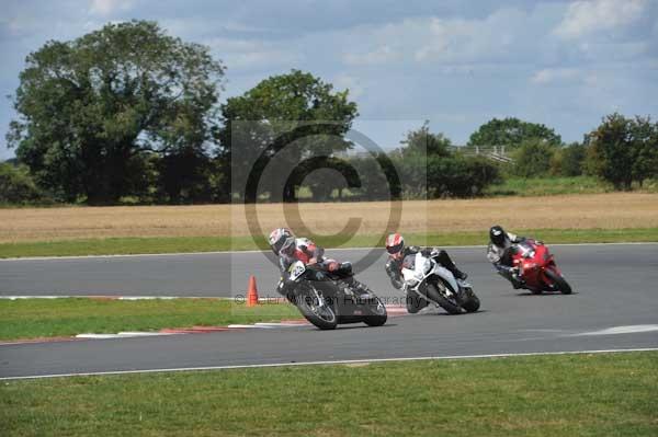 Motorcycle action photographs;Trackday digital images;event digital images;eventdigitalimages;no limits trackday;peter wileman photography;snetterton;snetterton circuit norfolk;snetterton photographs;trackday;trackday photos
