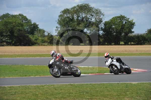 Motorcycle action photographs;Trackday digital images;event digital images;eventdigitalimages;no limits trackday;peter wileman photography;snetterton;snetterton circuit norfolk;snetterton photographs;trackday;trackday photos