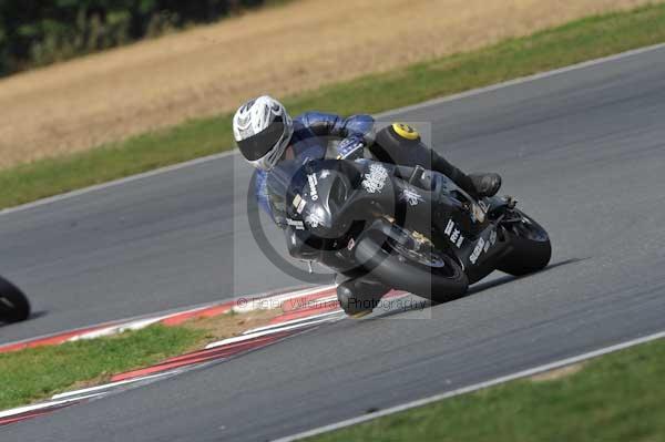Motorcycle action photographs;Trackday digital images;event digital images;eventdigitalimages;no limits trackday;peter wileman photography;snetterton;snetterton circuit norfolk;snetterton photographs;trackday;trackday photos
