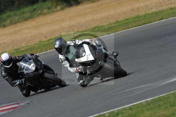 Motorcycle action photographs;Trackday digital images;event digital images;eventdigitalimages;no limits trackday;peter wileman photography;snetterton;snetterton circuit norfolk;snetterton photographs;trackday;trackday photos