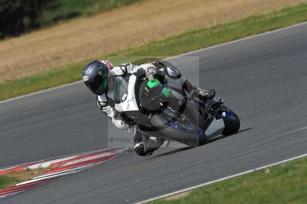 Motorcycle action photographs;Trackday digital images;event digital images;eventdigitalimages;no limits trackday;peter wileman photography;snetterton;snetterton circuit norfolk;snetterton photographs;trackday;trackday photos