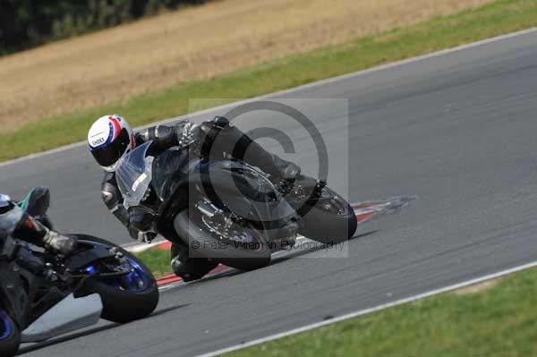 Motorcycle action photographs;Trackday digital images;event digital images;eventdigitalimages;no limits trackday;peter wileman photography;snetterton;snetterton circuit norfolk;snetterton photographs;trackday;trackday photos