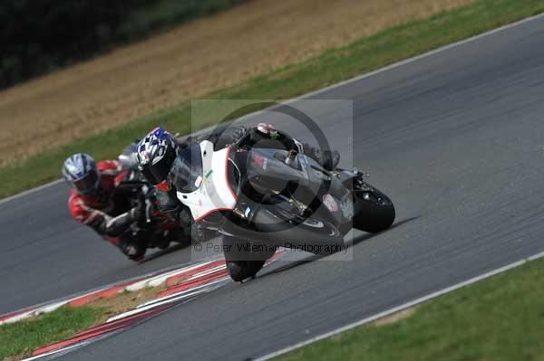 Motorcycle action photographs;Trackday digital images;event digital images;eventdigitalimages;no limits trackday;peter wileman photography;snetterton;snetterton circuit norfolk;snetterton photographs;trackday;trackday photos