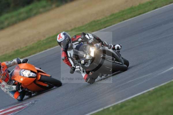 Motorcycle action photographs;Trackday digital images;event digital images;eventdigitalimages;no limits trackday;peter wileman photography;snetterton;snetterton circuit norfolk;snetterton photographs;trackday;trackday photos