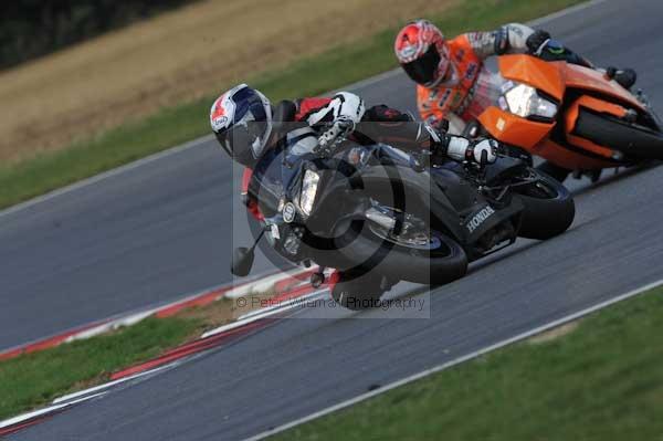 Motorcycle action photographs;Trackday digital images;event digital images;eventdigitalimages;no limits trackday;peter wileman photography;snetterton;snetterton circuit norfolk;snetterton photographs;trackday;trackday photos