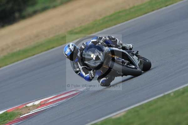 Motorcycle action photographs;Trackday digital images;event digital images;eventdigitalimages;no limits trackday;peter wileman photography;snetterton;snetterton circuit norfolk;snetterton photographs;trackday;trackday photos