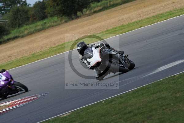Motorcycle action photographs;Trackday digital images;event digital images;eventdigitalimages;no limits trackday;peter wileman photography;snetterton;snetterton circuit norfolk;snetterton photographs;trackday;trackday photos