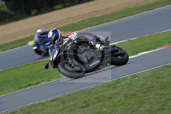 Motorcycle action photographs;Trackday digital images;event digital images;eventdigitalimages;no limits trackday;peter wileman photography;snetterton;snetterton circuit norfolk;snetterton photographs;trackday;trackday photos