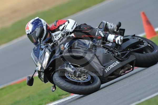 Motorcycle action photographs;Trackday digital images;event digital images;eventdigitalimages;no limits trackday;peter wileman photography;snetterton;snetterton circuit norfolk;snetterton photographs;trackday;trackday photos