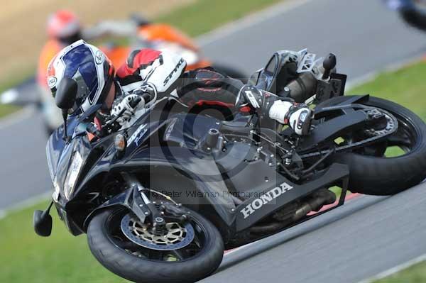 Motorcycle action photographs;Trackday digital images;event digital images;eventdigitalimages;no limits trackday;peter wileman photography;snetterton;snetterton circuit norfolk;snetterton photographs;trackday;trackday photos
