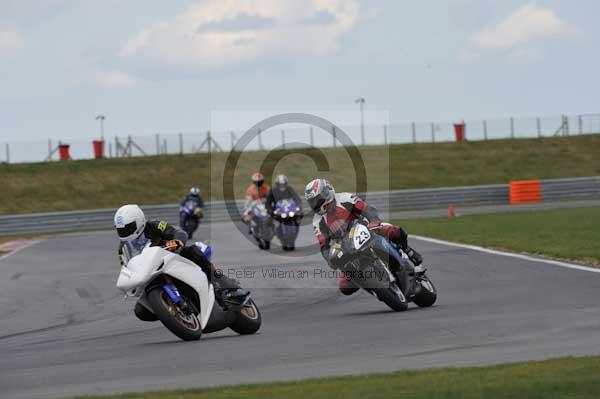 Motorcycle action photographs;Trackday digital images;event digital images;eventdigitalimages;no limits trackday;peter wileman photography;snetterton;snetterton circuit norfolk;snetterton photographs;trackday;trackday photos