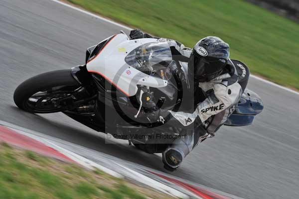 Motorcycle action photographs;Trackday digital images;event digital images;eventdigitalimages;no limits trackday;peter wileman photography;snetterton;snetterton circuit norfolk;snetterton photographs;trackday;trackday photos
