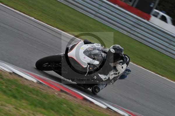 Motorcycle action photographs;Trackday digital images;event digital images;eventdigitalimages;no limits trackday;peter wileman photography;snetterton;snetterton circuit norfolk;snetterton photographs;trackday;trackday photos