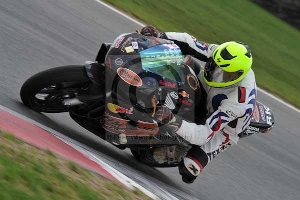 Motorcycle action photographs;Trackday digital images;event digital images;eventdigitalimages;no limits trackday;peter wileman photography;snetterton;snetterton circuit norfolk;snetterton photographs;trackday;trackday photos